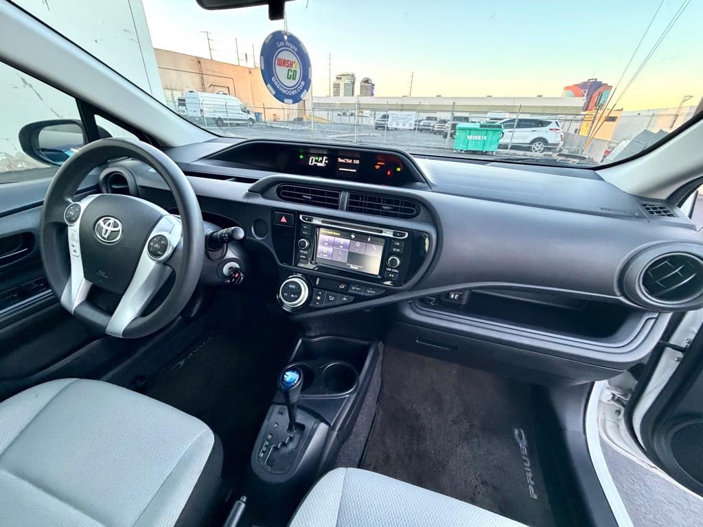 2016 Toyota Prius Image 22