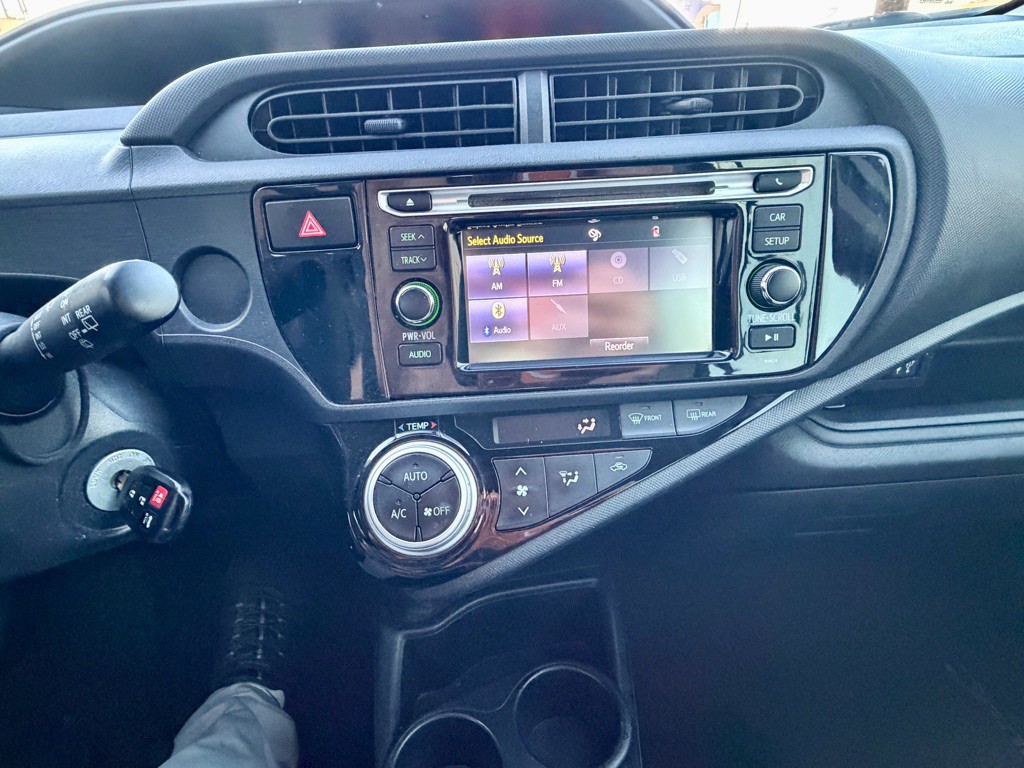 2016 Toyota Prius Image 23