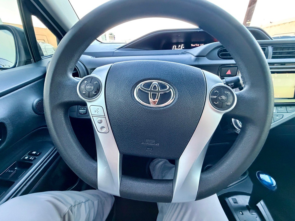 2016 Toyota Prius Image 25