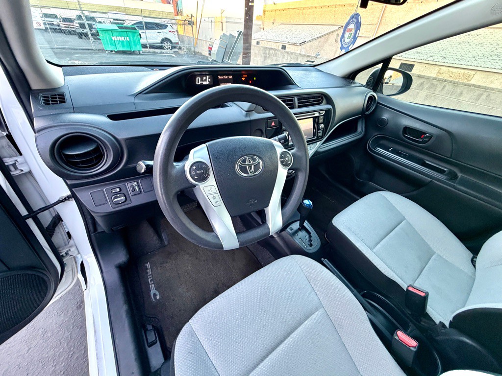 2016 Toyota Prius Image 27