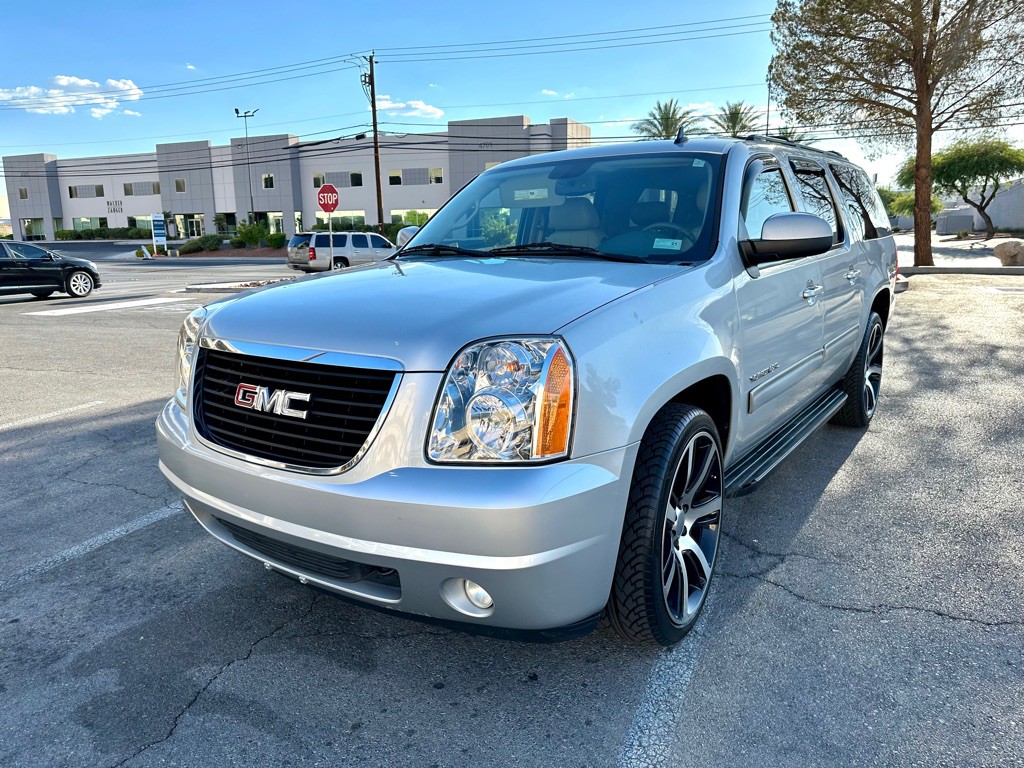 2010 GMC Yukon Image 1