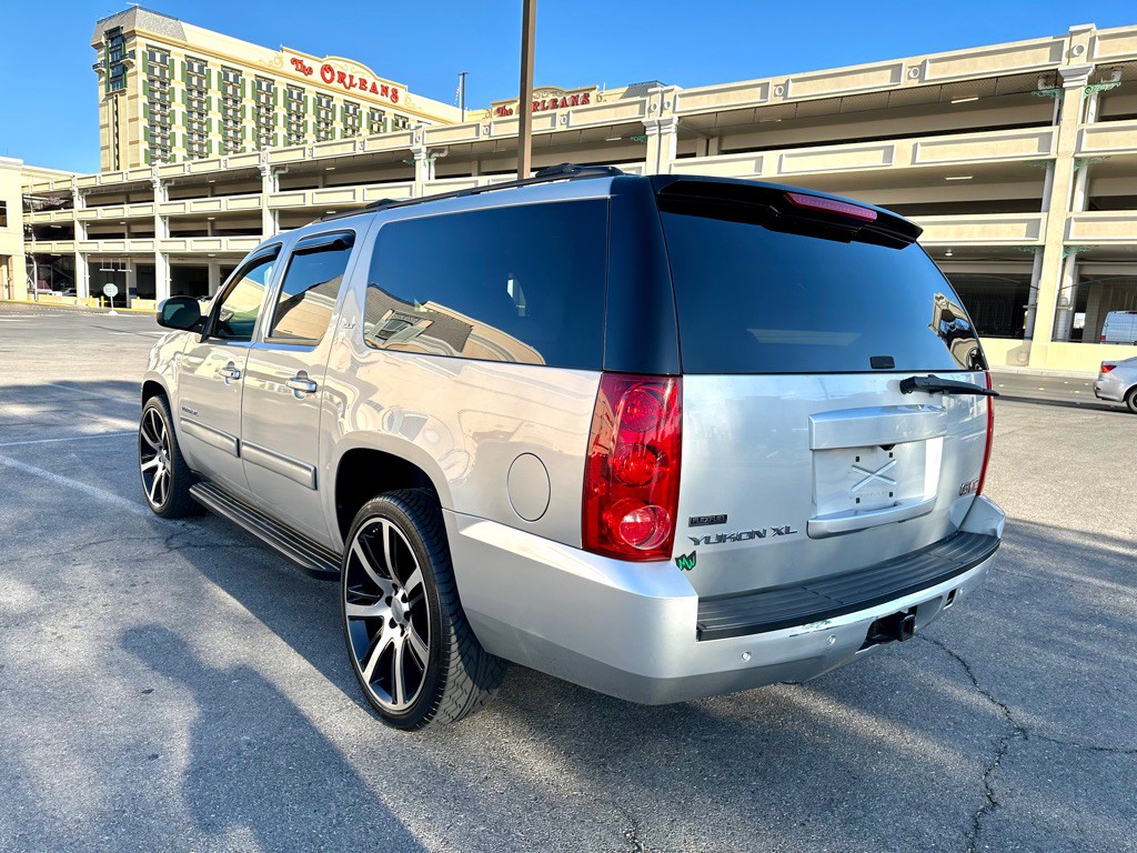 2010 GMC Yukon Image 8