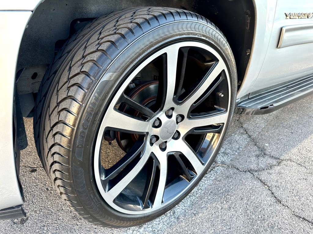 2010 GMC Yukon Image 11