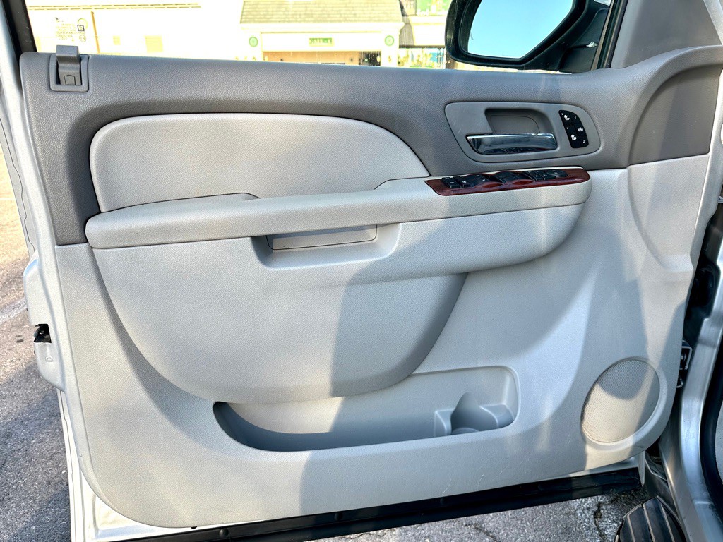 2010 GMC Yukon Image 12