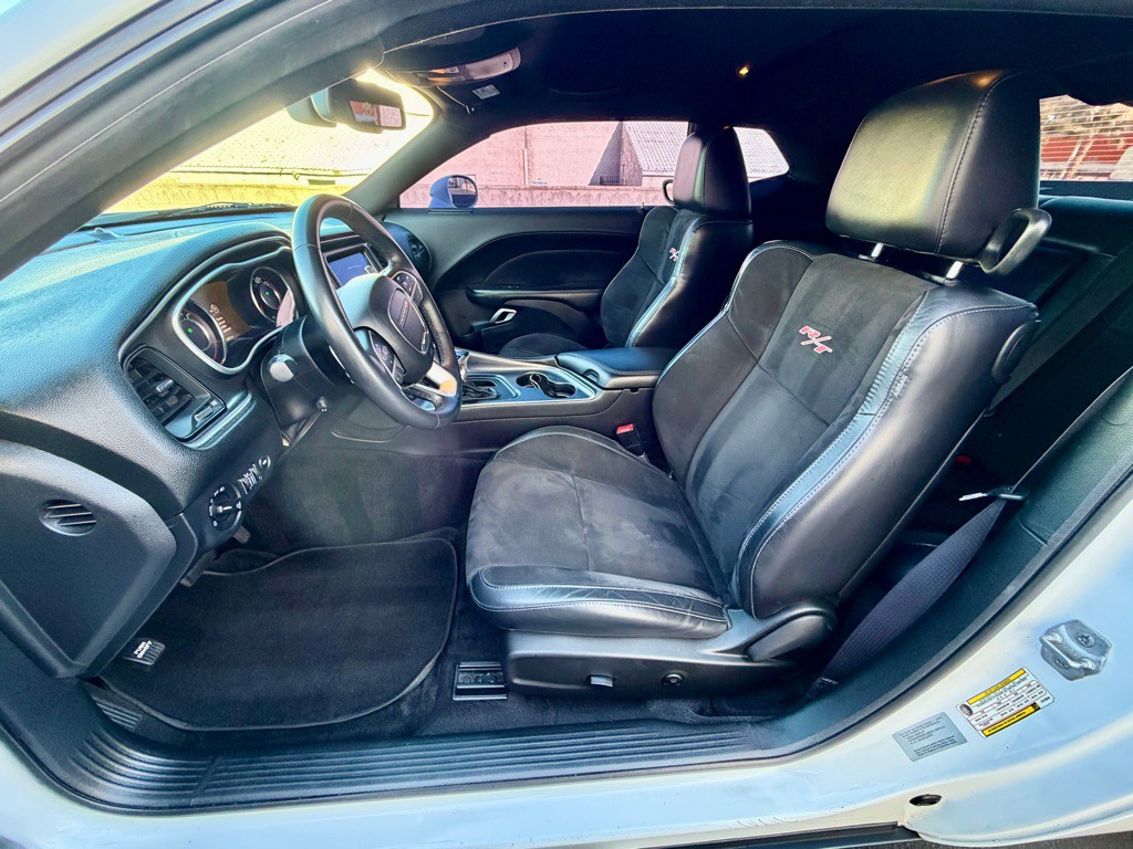 2015 Dodge Challenger Image 17