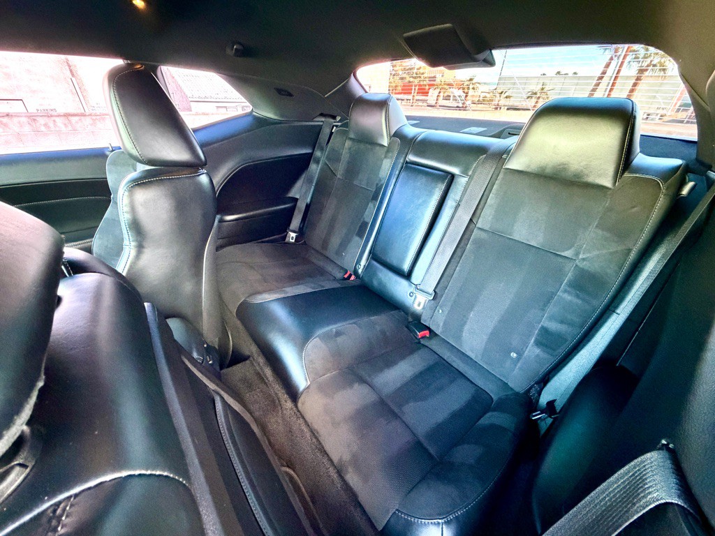 2015 Dodge Challenger Image 19