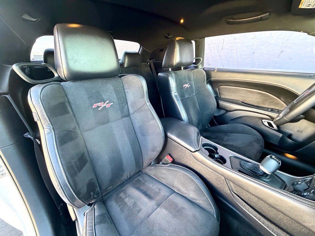 2015 Dodge Challenger Image 21