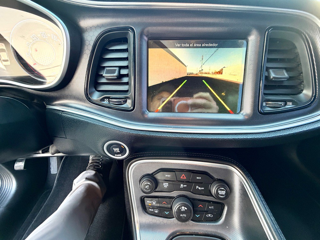 2015 Dodge Challenger Image 31