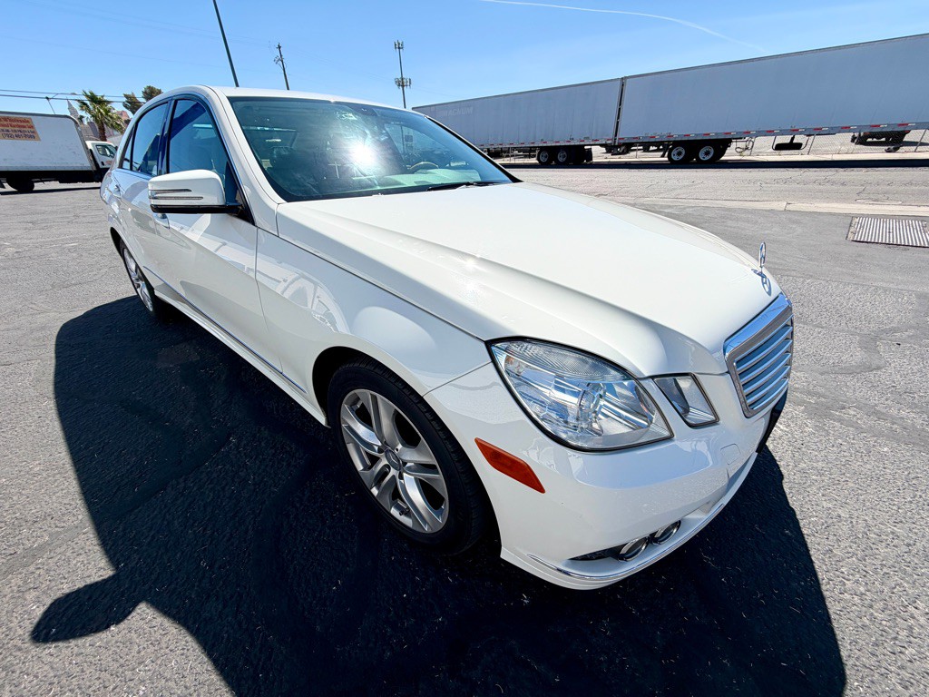 2011 Mercedes-Benz E-Class Image 3