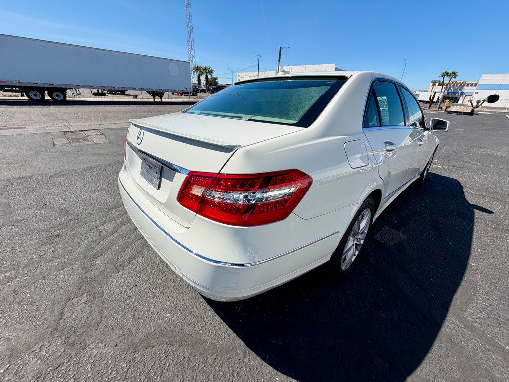 2011 Mercedes-Benz E-Class Image 4