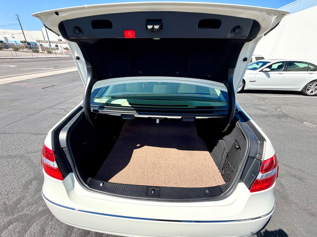 2011 Mercedes-Benz E-Class Image 16