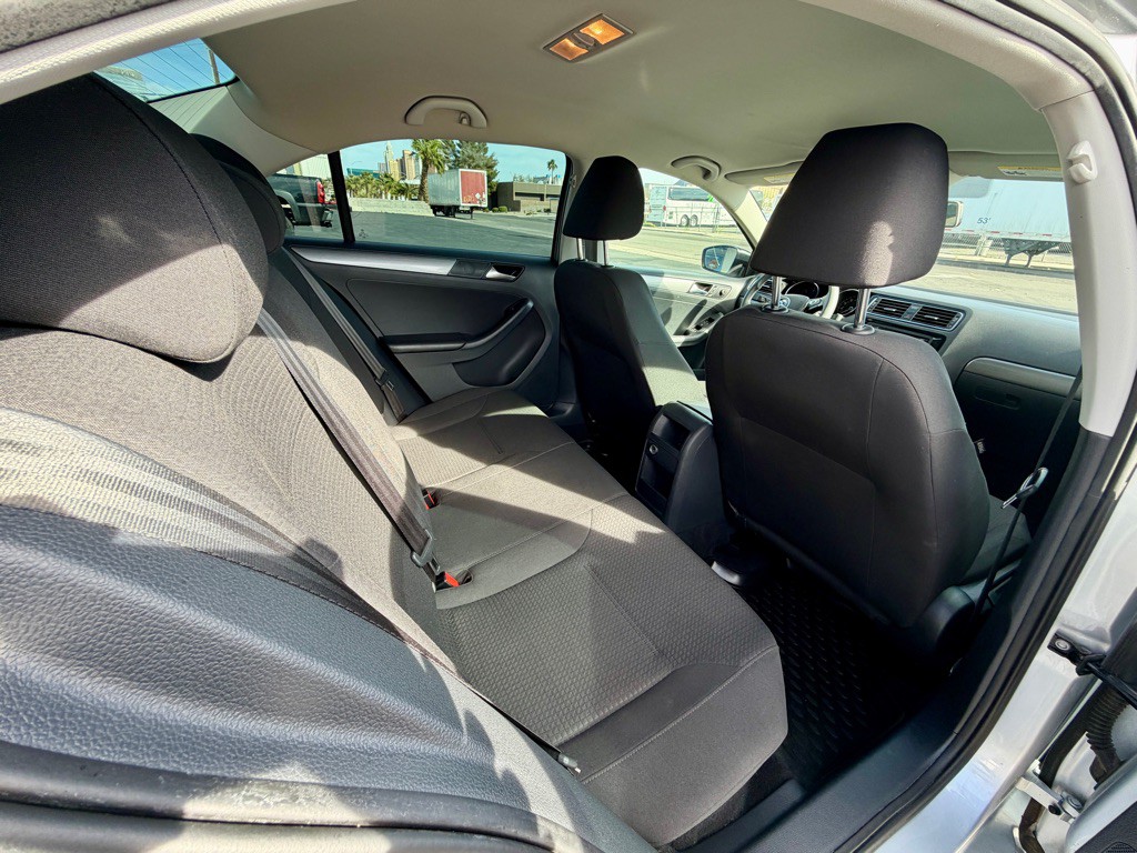2015 Volkswagen Jetta Image 16