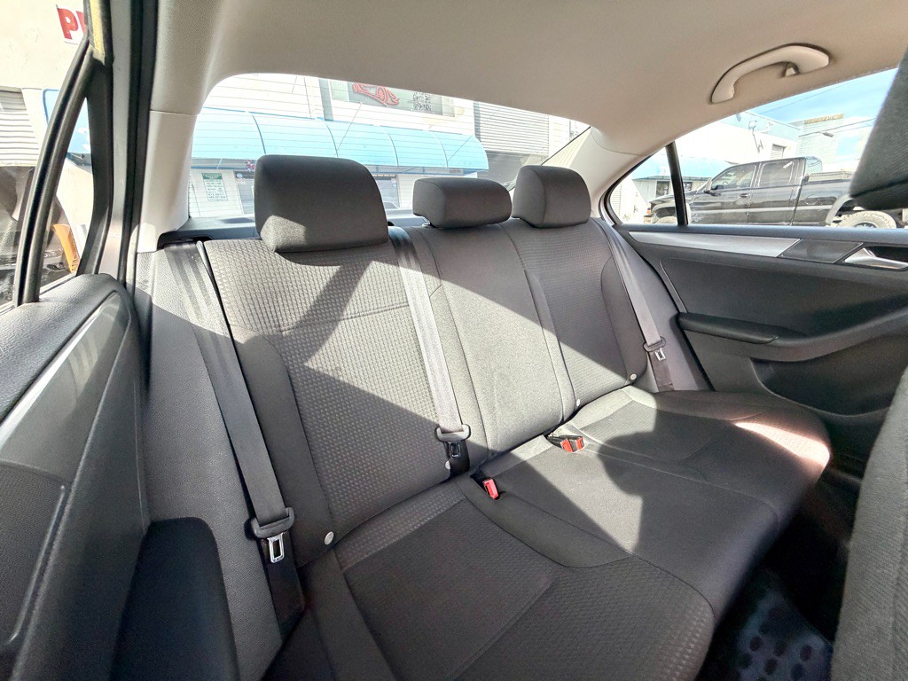 2015 Volkswagen Jetta Image 17