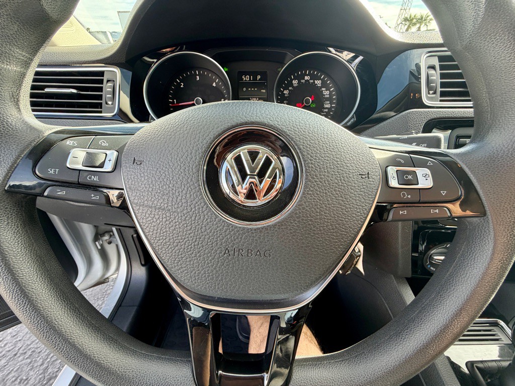 2015 Volkswagen Jetta Image 23