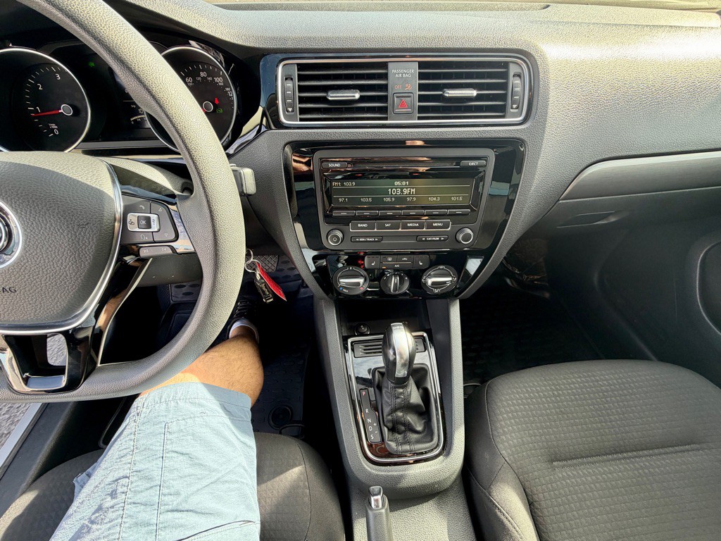 2015 Volkswagen Jetta Image 24