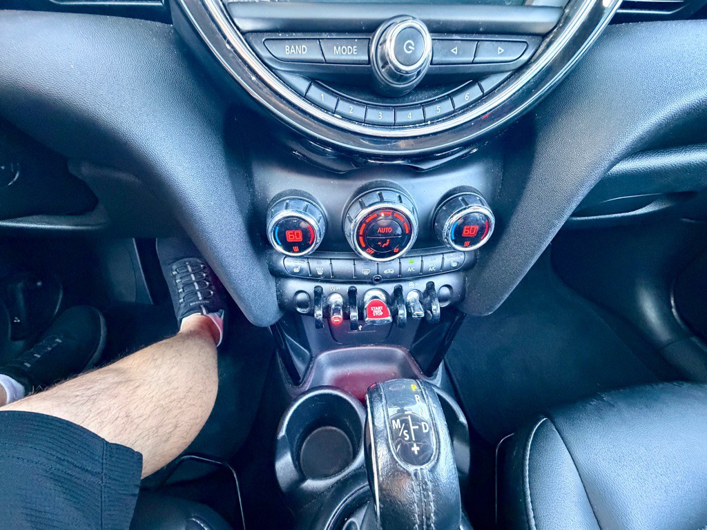 2019 MINI Cooper Image 18