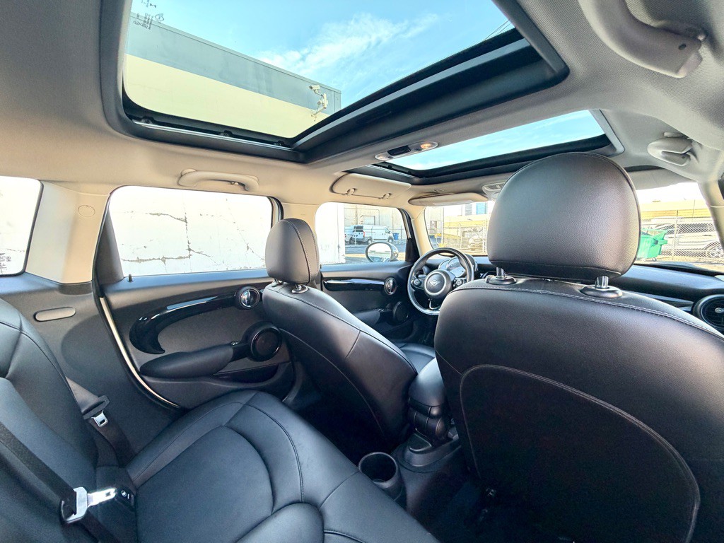 2019 MINI Cooper Image 24