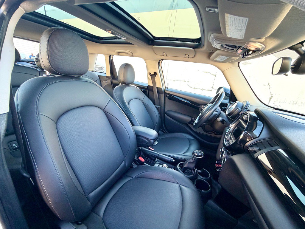 2019 MINI Cooper Image 25