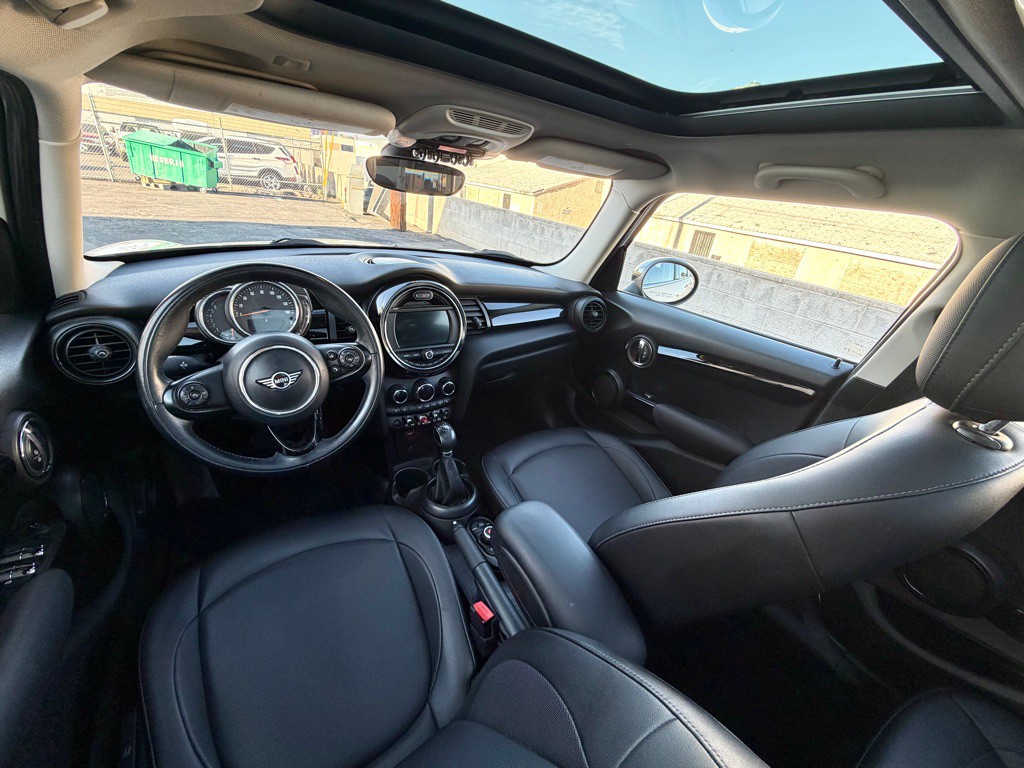 2019 MINI Cooper Image 30