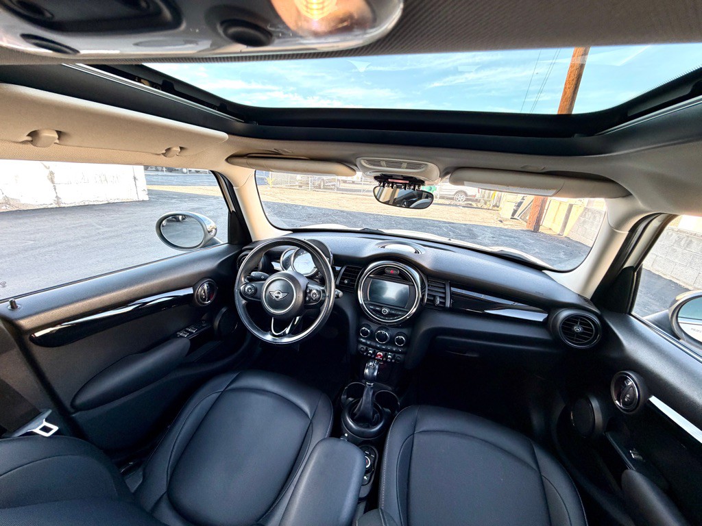 2019 MINI Cooper Image 31