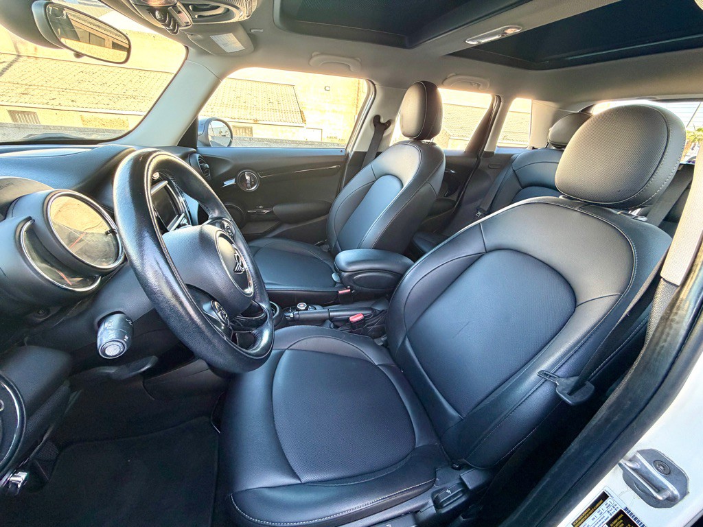 2019 MINI Cooper Image 32