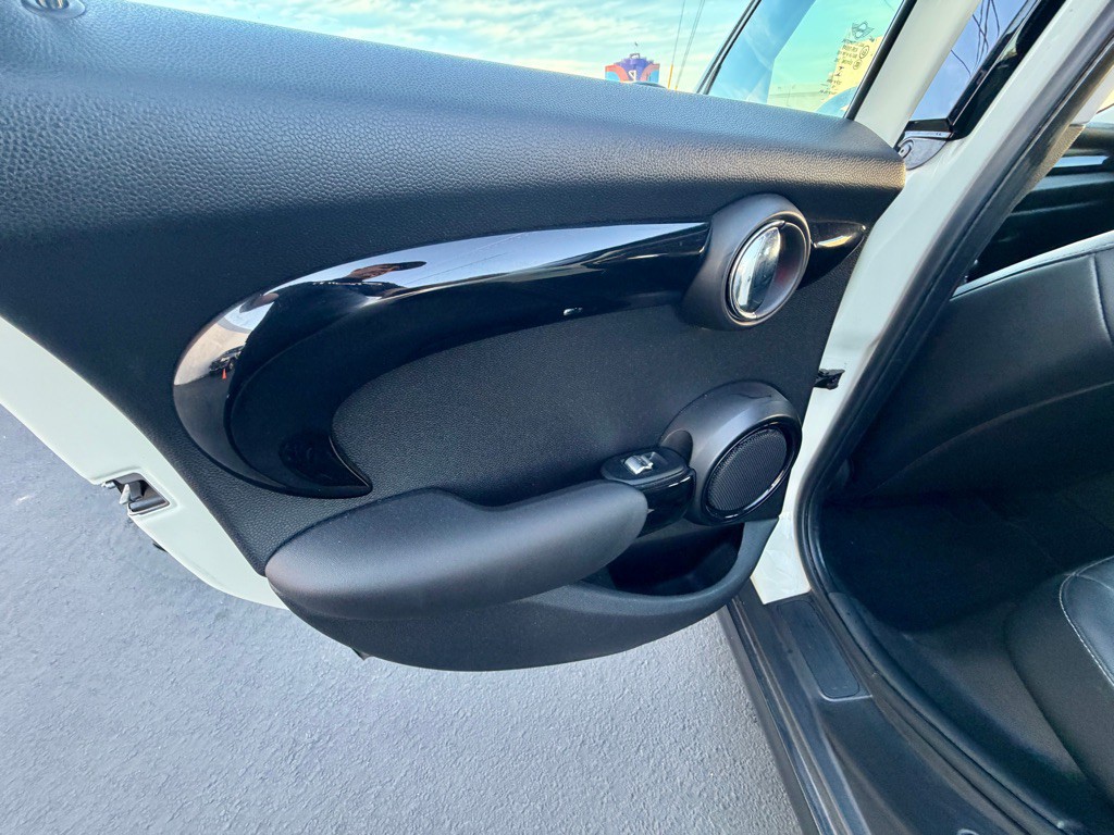 2019 MINI Cooper Image 34