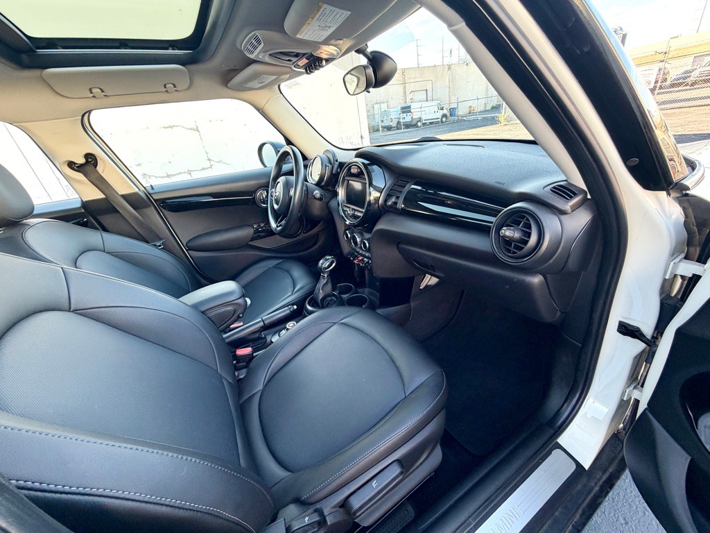 2019 MINI Cooper Image 40