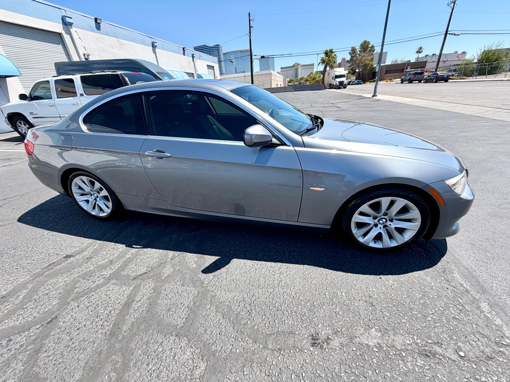 2011 BMW 3 Series Image 5