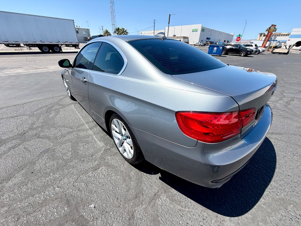 2011 BMW 3 Series Image 7