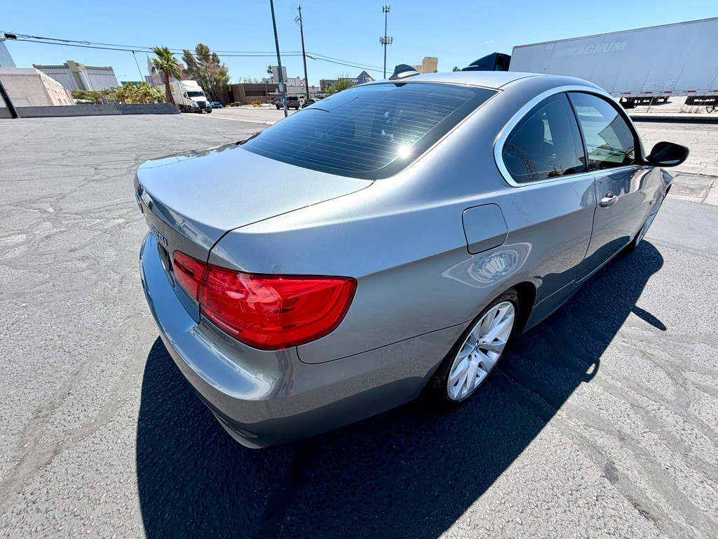 2011 BMW 3 Series Image 9