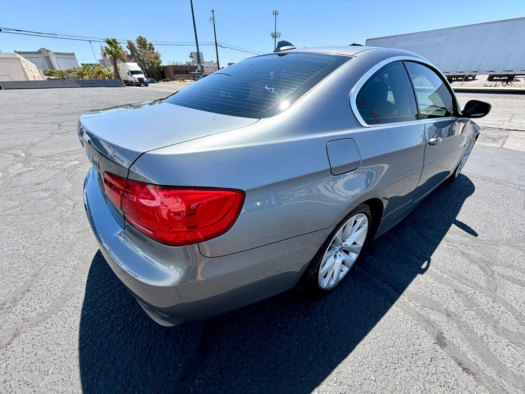 2011 BMW 3 Series Image 13