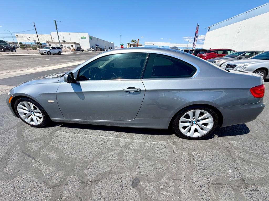 2011 BMW 3 Series Image 15