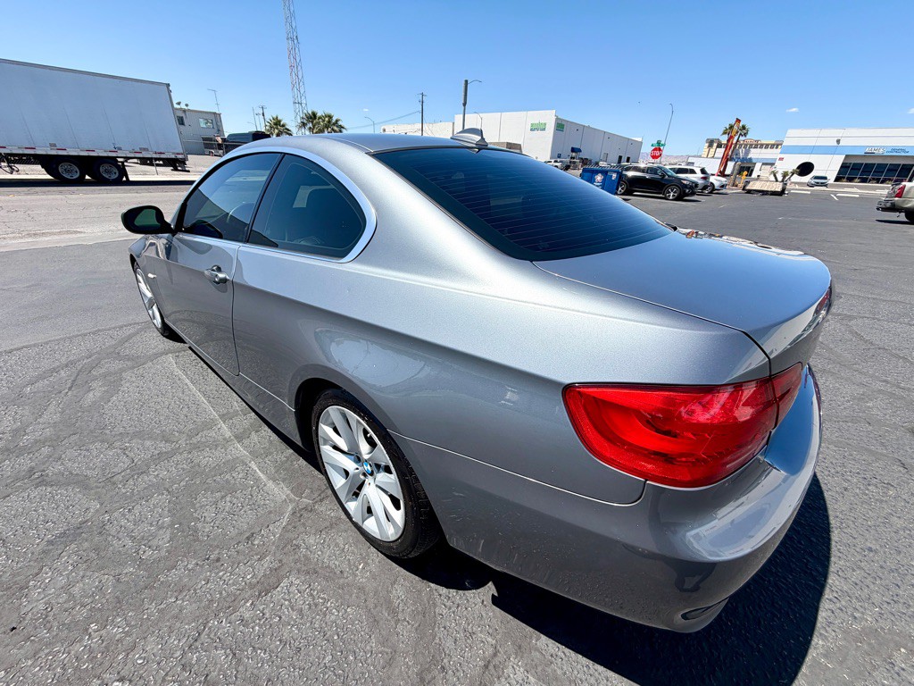2011 BMW 3 Series Image 16