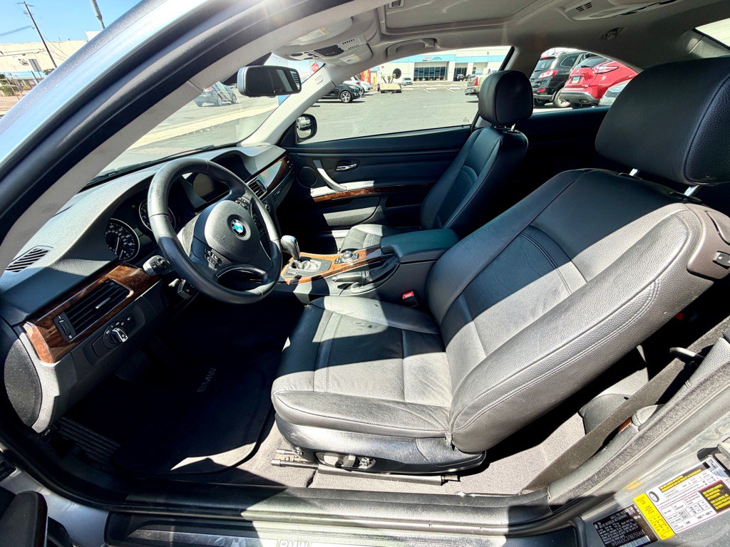 2011 BMW 3 Series Image 18