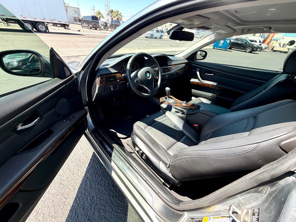2011 BMW 3 Series Image 19