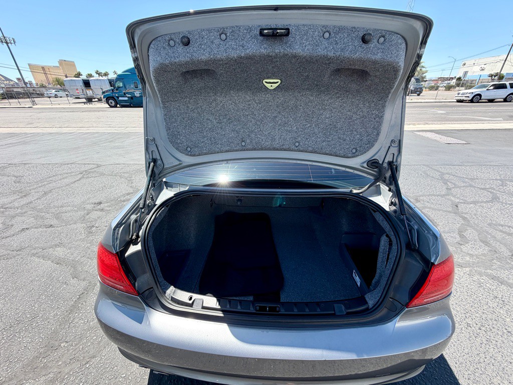 2011 BMW 3 Series Image 20