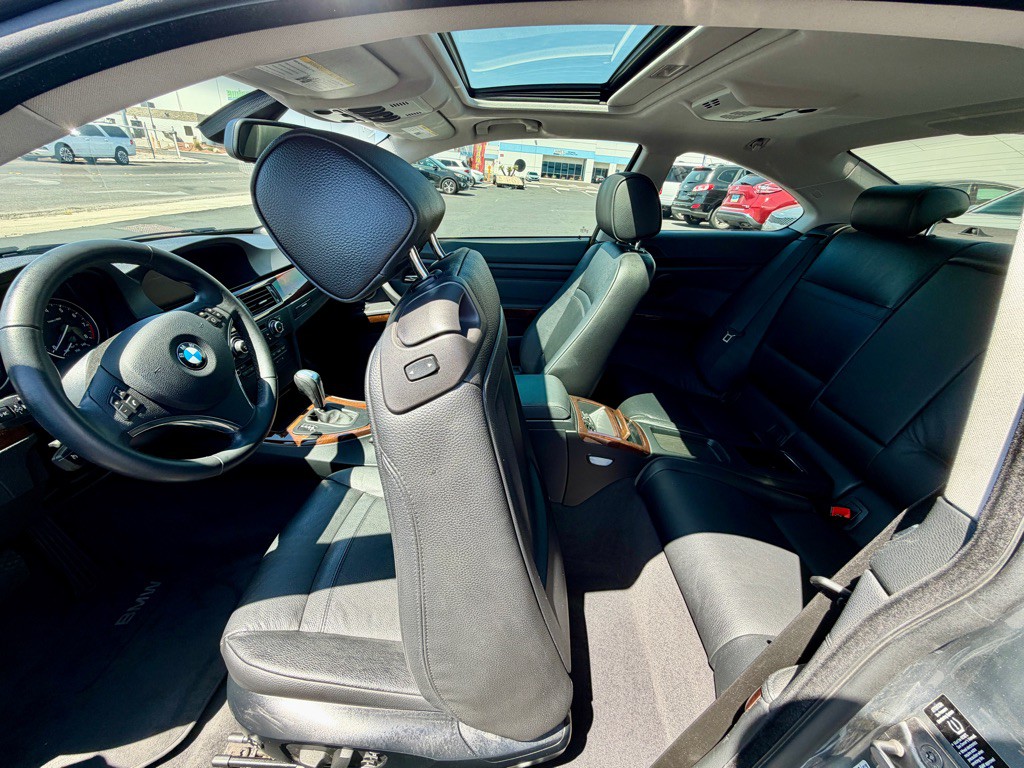 2011 BMW 3 Series Image 22