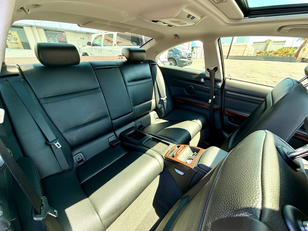 2011 BMW 3 Series Image 25