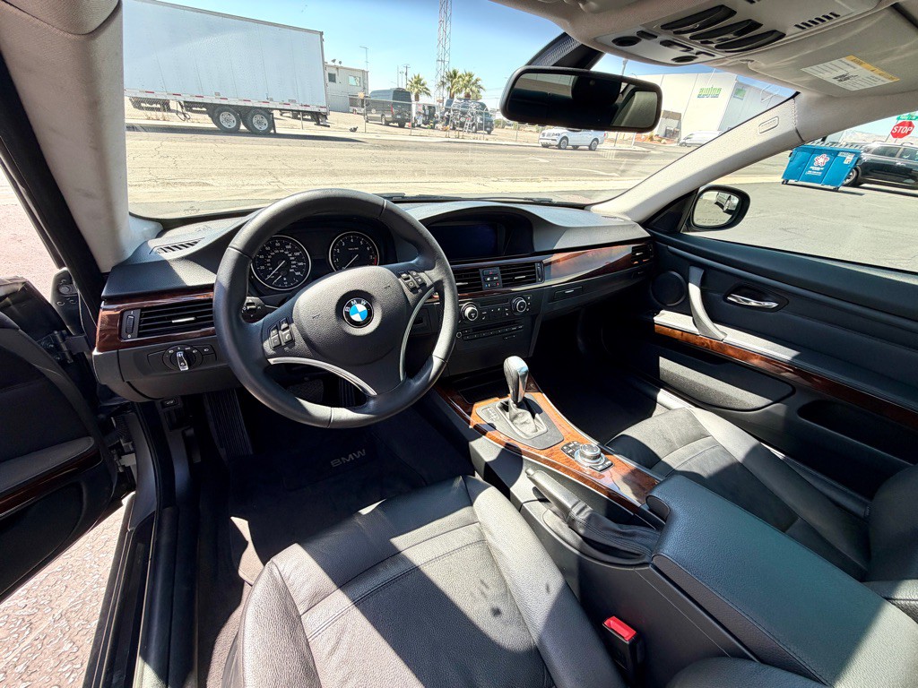 2011 BMW 3 Series Image 27