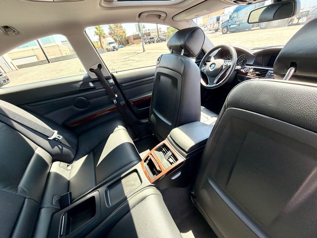 2011 BMW 3 Series Image 28