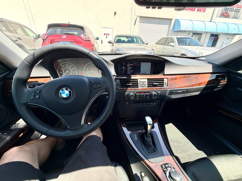 2011 BMW 3 Series Image 29