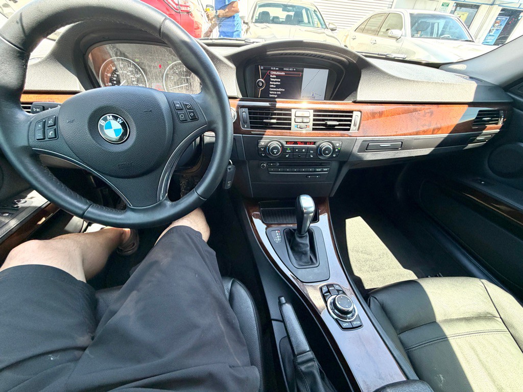 2011 BMW 3 Series Image 32