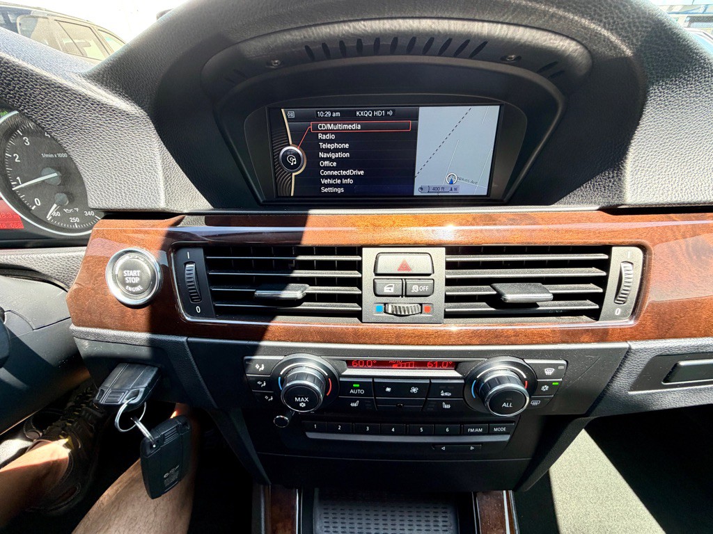 2011 BMW 3 Series Image 33