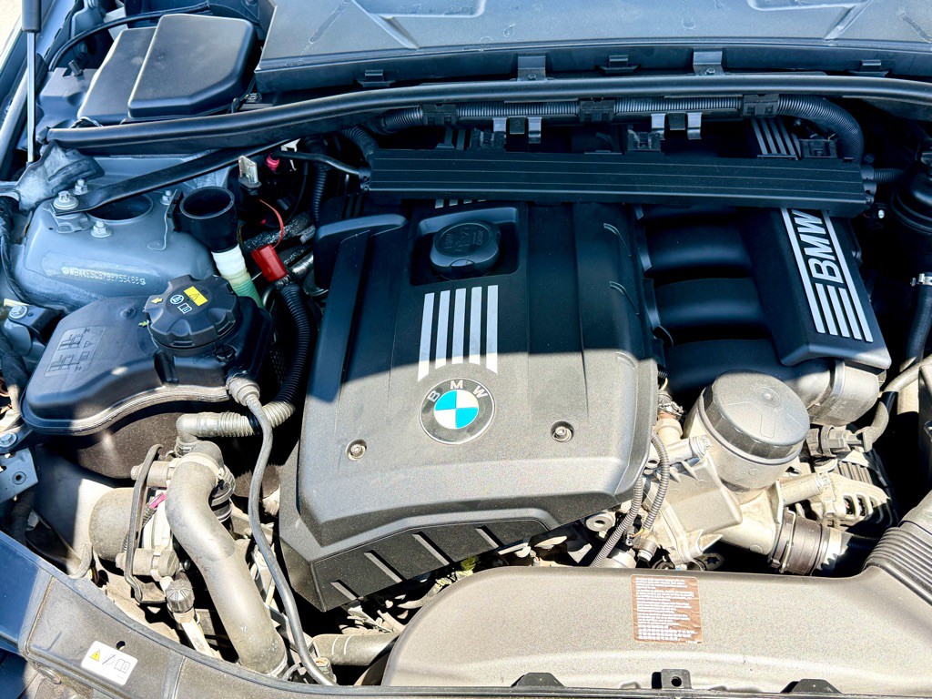 2011 BMW 3 Series Image 38