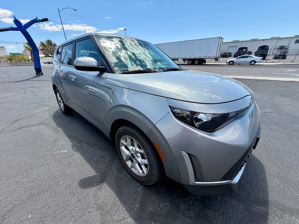 2023 Kia Soul Image 3