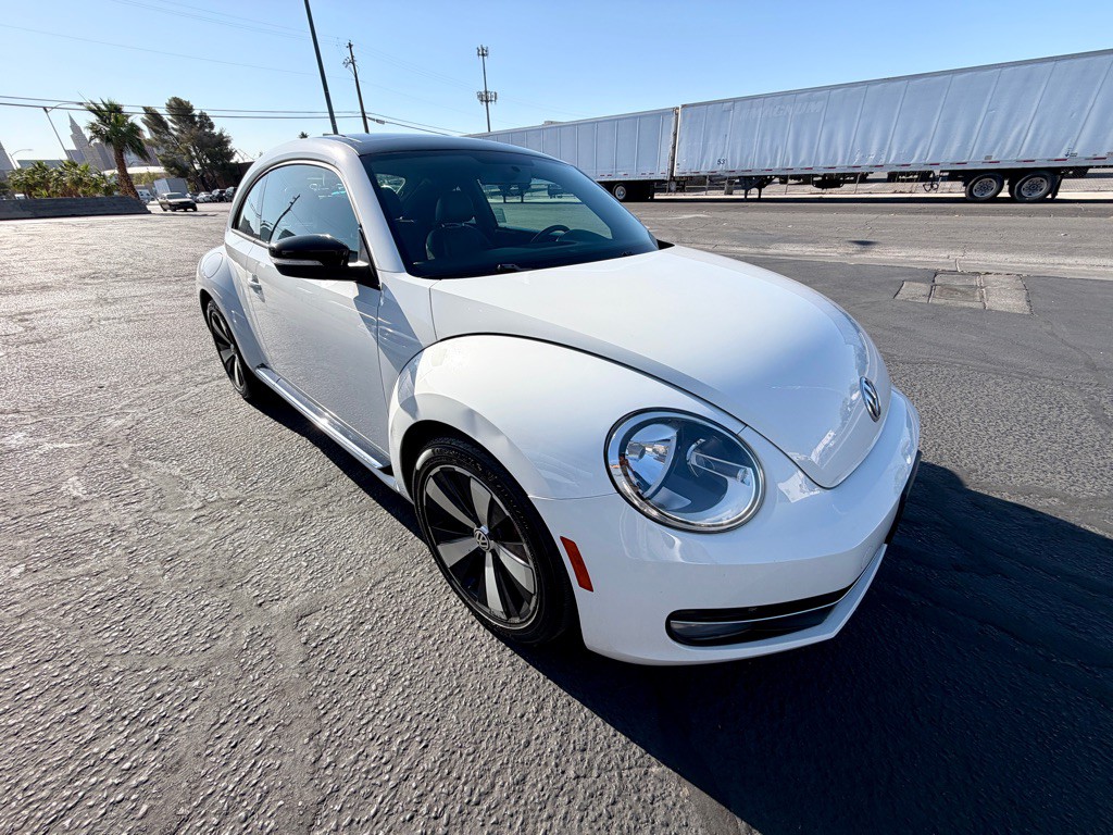2012 Volkswagen Beetle Image 1