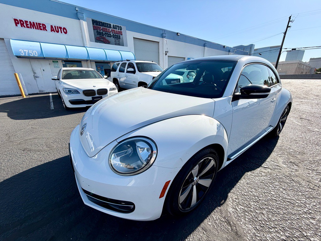 2012 Volkswagen Beetle Image 2