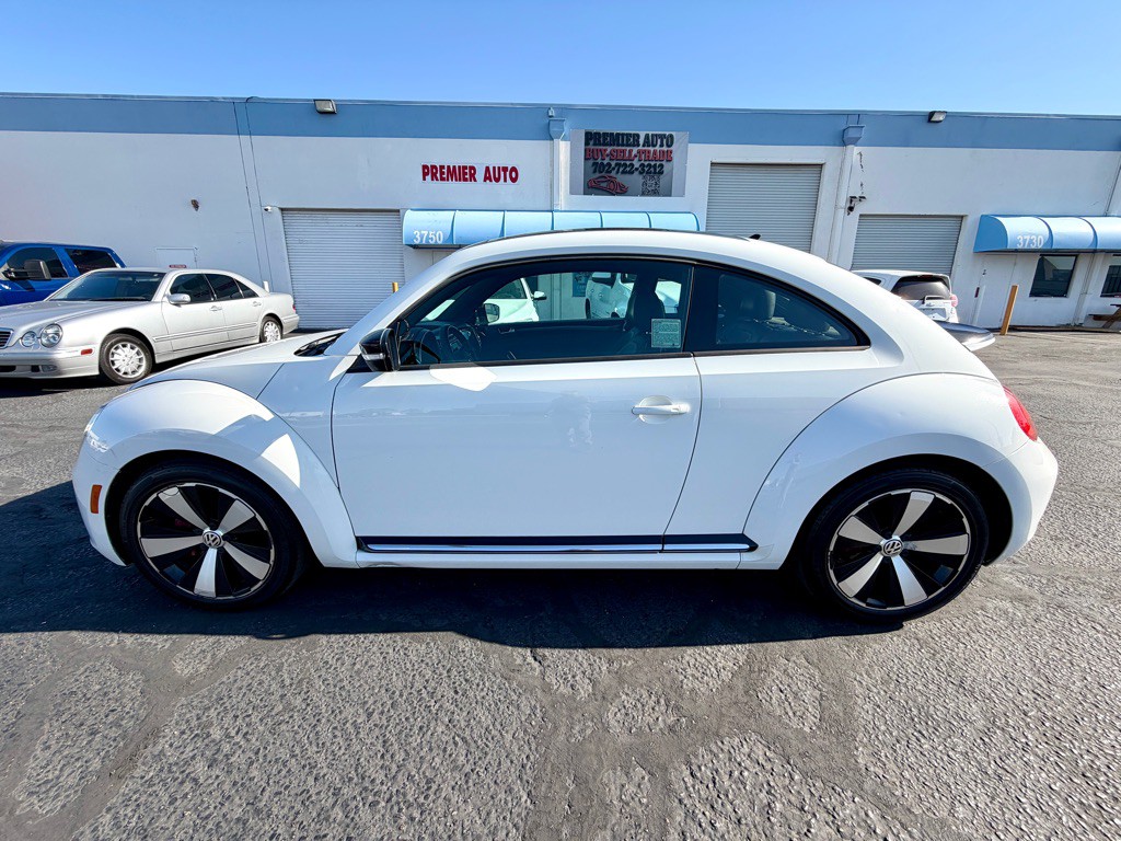 2012 Volkswagen Beetle Image 3