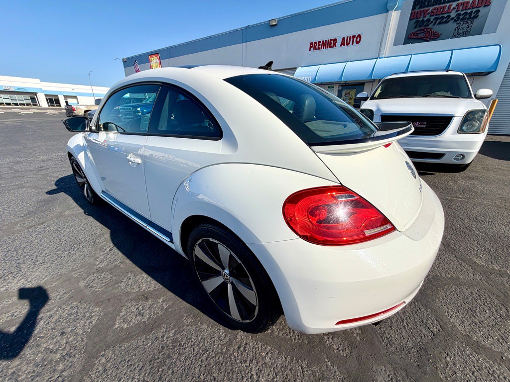 2012 Volkswagen Beetle Image 4