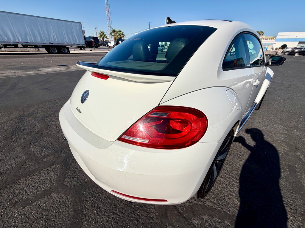 2012 Volkswagen Beetle Image 6